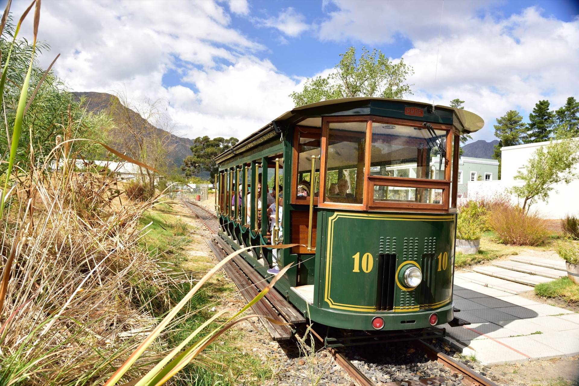 Getting Around Cape Town and the Winelands: Car, Tours or Transfers?