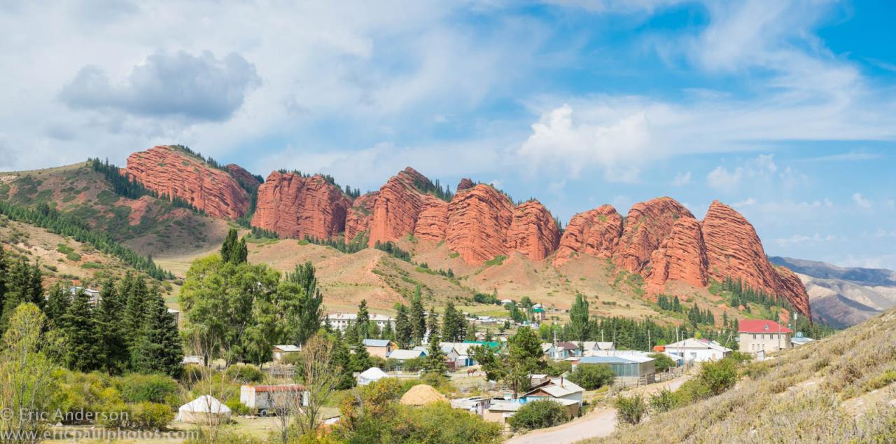 The red Seven Bulls rock formation above Jeti-Oguz village in Kyrgyzstan